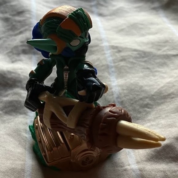 Skylanders Superchargers Sure Shot Stealth Elf - Picture 4 of 5